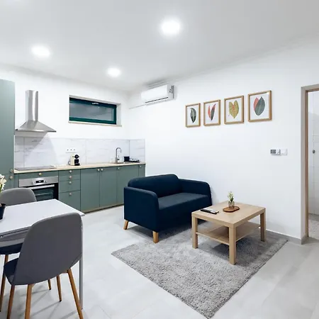 Borg Apartmanok Cegled Exterior photo
