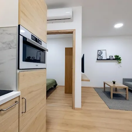 Borg Apartmanok Cegled Exterior photo