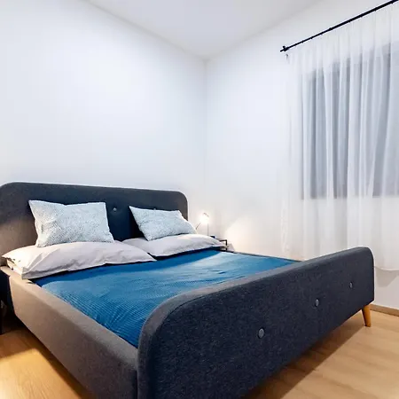 Borg Apartmanok Cegled Exterior photo