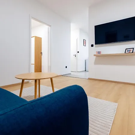 Borg Apartmanok Cegled Exterior photo