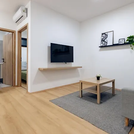Borg Apartmanok Cegled Exterior photo